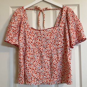 Old Navy Cream and Floral Top Size Large